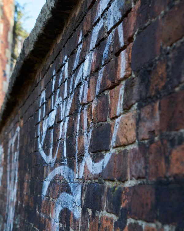 manchester-uk-10-may-2017-graffiti-on-wall-in-manc-PZRYGPU manchester-uk-10-may-2017-graffiti-on-wall-in-manc-PZRYGPU